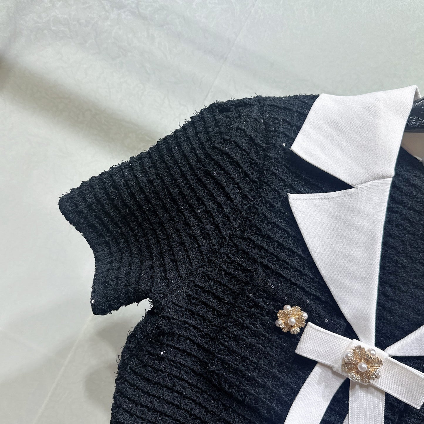 Vellanio™ Button-Bow Strickkleid