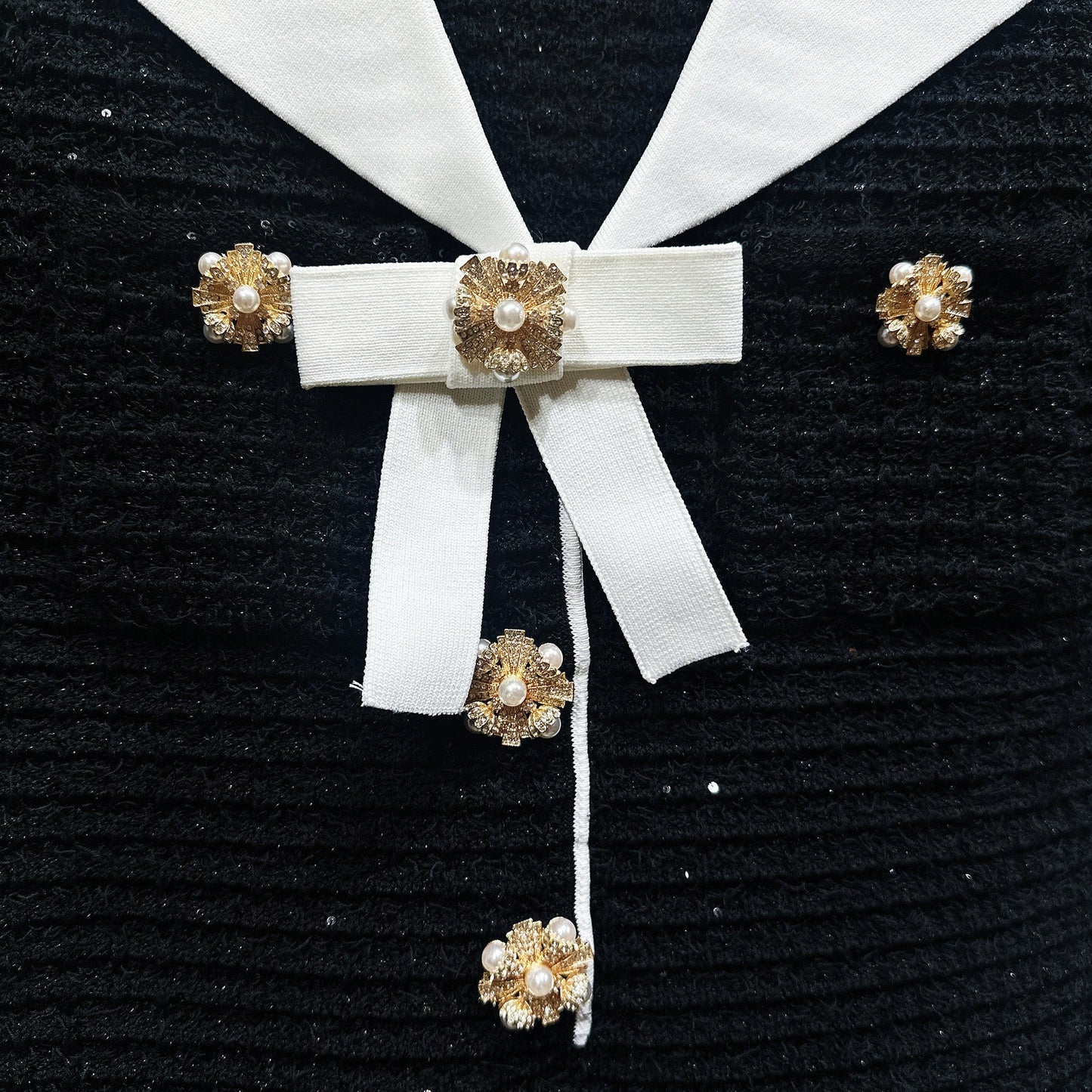 Vellanio™ Button-Bow Strickkleid